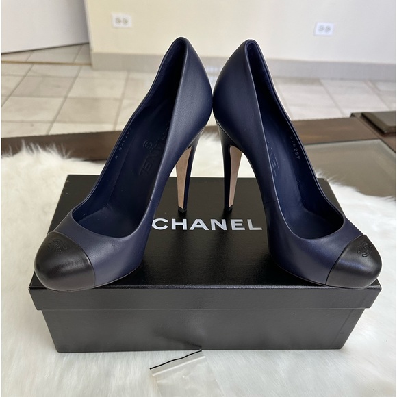 Auth Chanel Heels 👠 Excellent condition - Picture 1 of 17